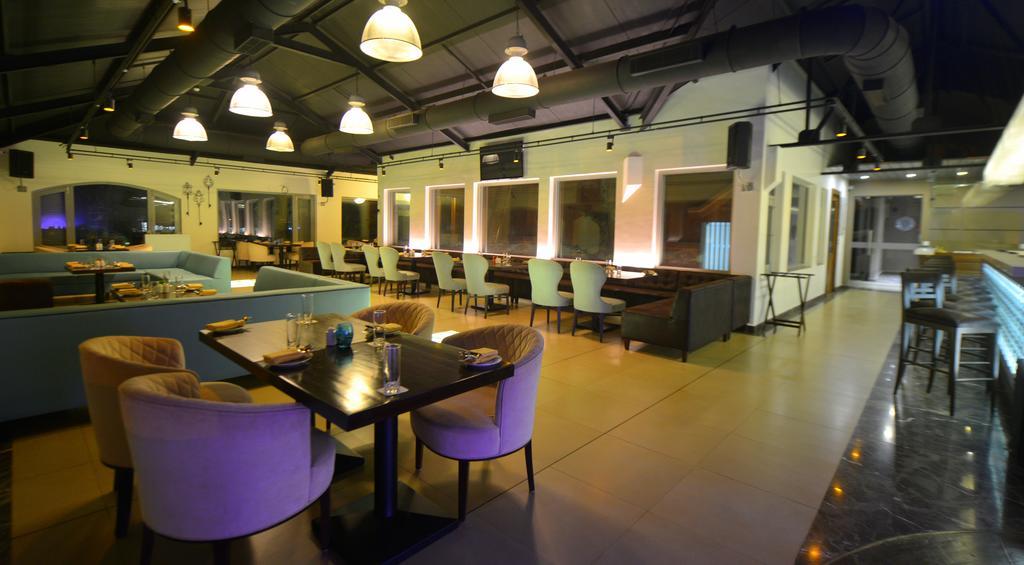 Bay 15 Hotel Панаджи Екстериор снимка