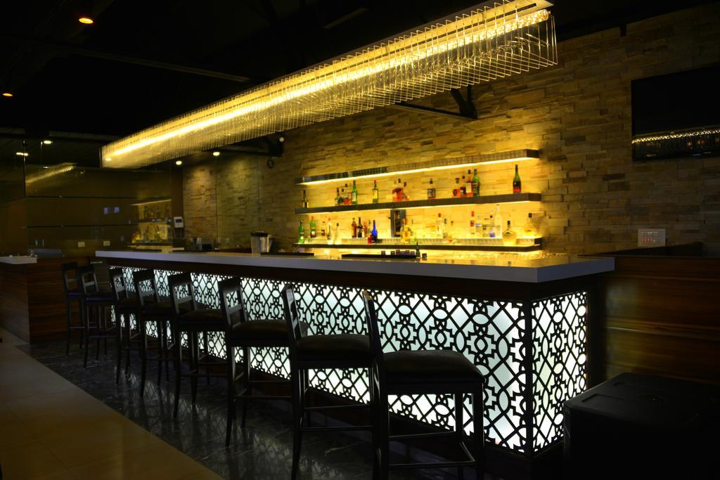Bay 15 Hotel Панаджи Екстериор снимка